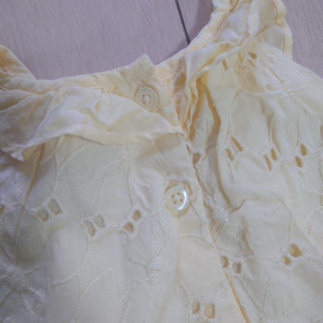 babyGap 総レース イエロー フリルトップス サイズ80 < ブランド  babyGap 総レース イエロー フリルトップス サイズ80 < ブランドの