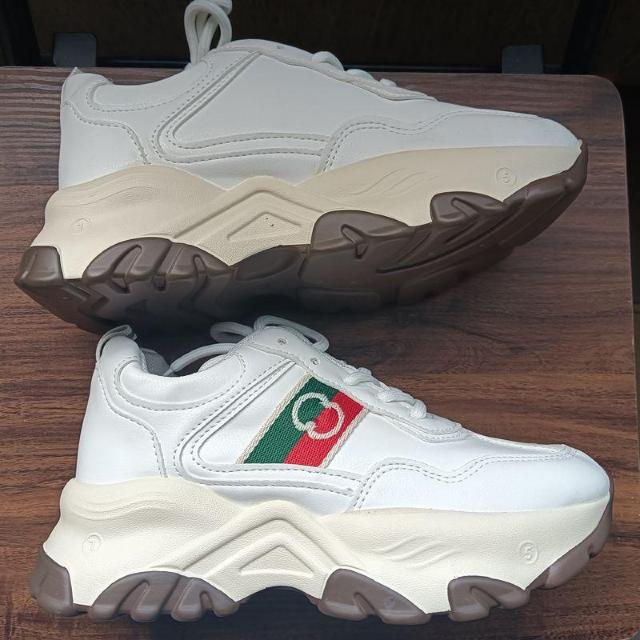 新品 22.5cm レディース スニーカー ホワイト シューズ 靴 カジュアル < 女性ファッション  新品 22.5cm レディース スニーカー ホワイト シューズ 靴 カジュアル < 女性ファッションの