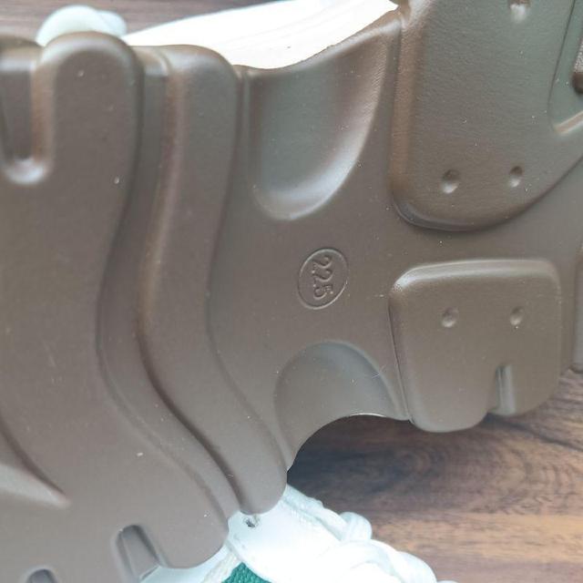 新品 22.5cm レディース スニーカー ホワイト シューズ 靴 カジュアル < 女性ファッション  新品 22.5cm レディース スニーカー ホワイト シューズ 靴 カジュアル < 女性ファッションの