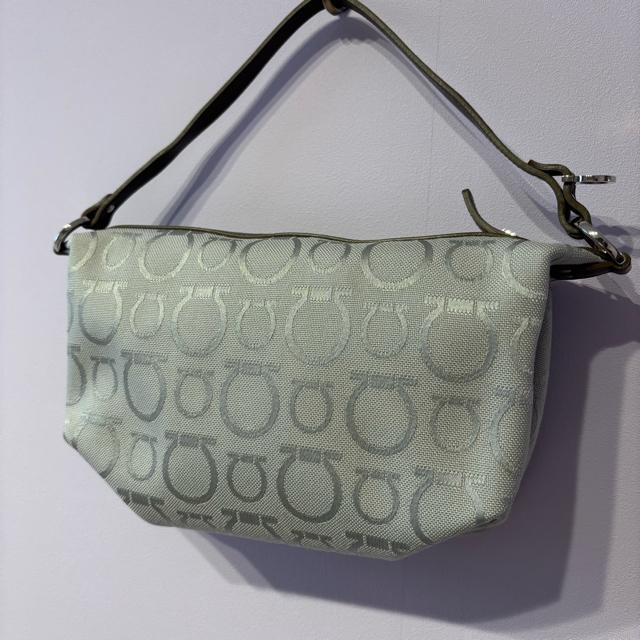 Ferragamo 【フェラガモ】 AU-22 6123 アクセサリーポーチ ミニバッグ ガンチーニ キャンバス ブラウン < ブランド  Ferragamo 【フェラガモ】 AU-22 6123 アクセサリーポーチ ミニバッグ ガンチーニ キャンバス ブラウン < ブランドの