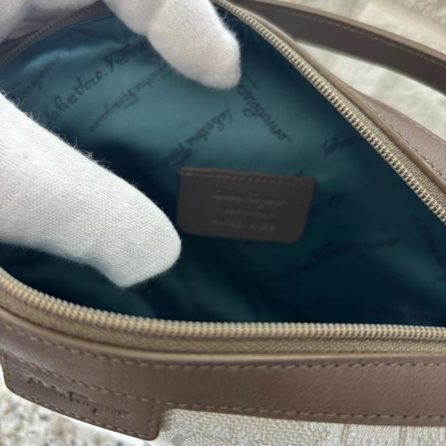 Ferragamo 【フェラガモ】 AU-22 6123 アクセサリーポーチ ミニバッグ ガンチーニ キャンバス ブラウン < ブランド  Ferragamo 【フェラガモ】 AU-22 6123 アクセサリーポーチ ミニバッグ ガンチーニ キャンバス ブラウン < ブランドの