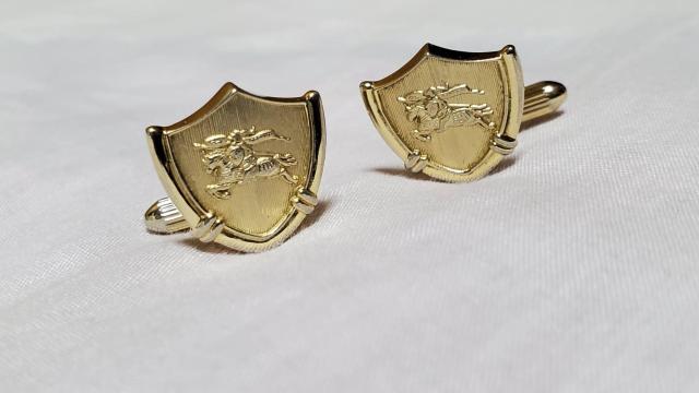 正規 バーバリー 騎士 ヘリテージ ホース×シールドカフス ゴールド 盾カフリンクス クラシック < ブランド 正規 バーバリー 騎士 ヘリテージ ホース×シールドカフス ゴールド 盾カフリンクス クラシック < ブランドの