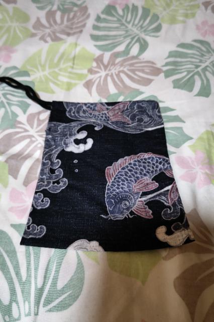 ★処分品★黒×あばれ鯉大柄ナナメ掛巾着袋 < キッズ/ベビー  ★処分品★黒×あばれ鯉大柄ナナメ掛巾着袋  < キッズ/ベビーの
