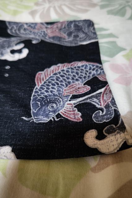 ★処分品★黒×あばれ鯉大柄ナナメ掛巾着袋 < キッズ/ベビー  ★処分品★黒×あばれ鯉大柄ナナメ掛巾着袋 < キッズ/ベビーの