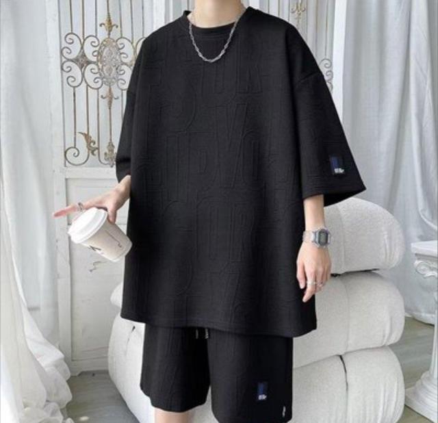 サイズL 立体エンボス セットアップ (Tシャツ & ショートパンツ) 黒 < 女性ファッション  サイズL 立体エンボス セットアップ (Tシャツ & ショートパンツ) 黒 < 女性ファッションの