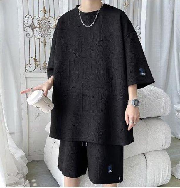 サイズL 立体エンボス セットアップ (Tシャツ & ショートパンツ) 黒 < 女性ファッション  サイズL 立体エンボス セットアップ (Tシャツ & ショートパンツ) 黒 < 女性ファッションの