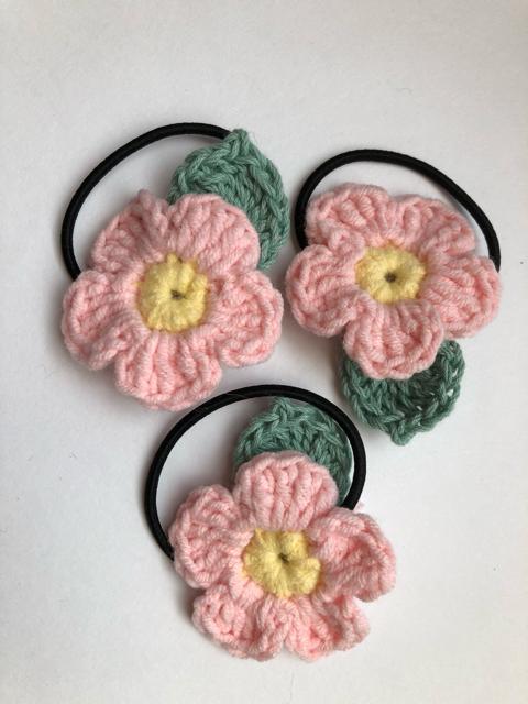 ハンドメイド ヘアゴム 小さなお子様用 ピンクのお花♪ < 女性ファッション  ハンドメイド ヘアゴム 小さなお子様用 ピンクのお花♪ < 女性ファッションの