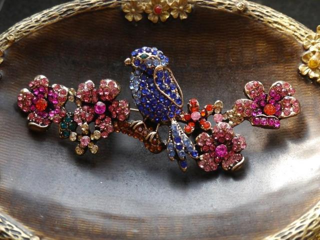 新品 アンティーク調ゴシックストーンお花と鳥さんブローチ  < 女性アクセサリー/時計  新品 アンティーク調ゴシックストーンお花と鳥さんブローチ   < 女性アクセサリー/時計の
