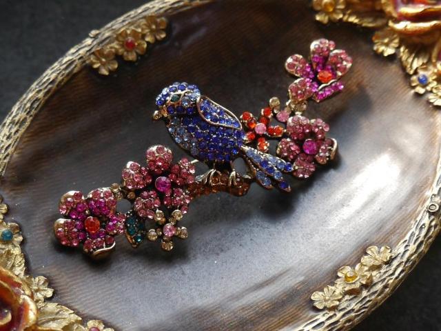 新品 アンティーク調ゴシックストーンお花と鳥さんブローチ  < 女性アクセサリー/時計  新品 アンティーク調ゴシックストーンお花と鳥さんブローチ  < 女性アクセサリー/時計の