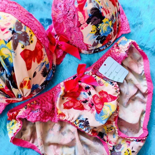 ヴィヴィッドピンクレースがエロカワッ。。。F80×L。。蝶々柄ブラジャー&ショーツセット。大きいサイズグラマーバタフライ柄。。 < 女性ファッション  ヴィヴィッドピンクレースがエロカワッ。。。F80×L。。蝶々柄ブラジャー&ショーツセット。大きいサイズグラマーバタフライ柄。。 < 女性ファッションの