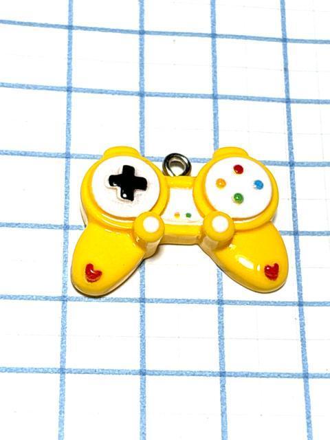 1267 黄色 ゲームのコントローラー 1個 樹脂パーツ アクセサリーチャーム 動物 キャラクター < ペット/手芸/園芸 1267 黄色 ゲームのコントローラー 1個 樹脂パーツ アクセサリーチャーム 動物 キャラクター < ペット/手芸/園芸の