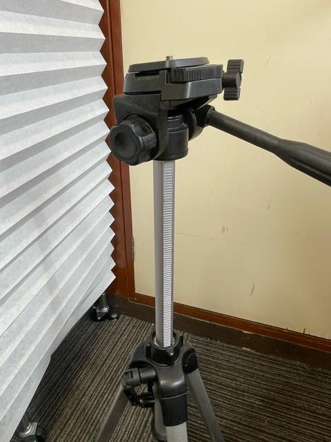 Amazonベーシック 三脚 カメラ用 軽量 高さ調整可 最大158cm < 家電/AV Amazonベーシック 三脚 カメラ用 軽量 高さ調整可 最大158cm < 家電/AVの