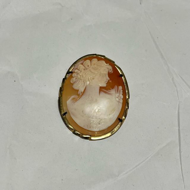 カメオ　10K枠　ブローチ　ペンダント　2way仕様　未使用 天然シェルカメオ 2WAY ブローチ ペンダントトップ 女性 彫刻