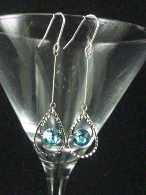 ハンドメイド★スワロビーズ使用★ゆらゆらロングピアス★ < 女性アクセサリー/時計  ハンドメイド★スワロビーズ使用★ゆらゆらロングピアス★  < 女性アクセサリー/時計の