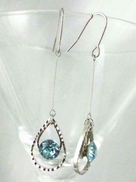 ハンドメイド★スワロビーズ使用★ゆらゆらロングピアス★ < 女性アクセサリー/時計  ハンドメイド★スワロビーズ使用★ゆらゆらロングピアス★ < 女性アクセサリー/時計の