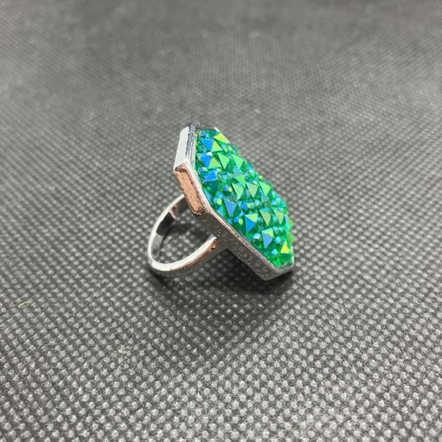 即決 デザイン リング 指輪 9号 < 女性アクセサリー/時計 即決 デザイン リング 指輪 9号 < 女性アクセサリー/時計の