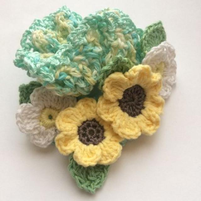 ハンドメイド シュシュ ひまわりふたつ♪と白いお花 森ガール < 女性ファッション  ハンドメイド シュシュ ひまわりふたつ♪と白いお花 森ガール < 女性ファッションの