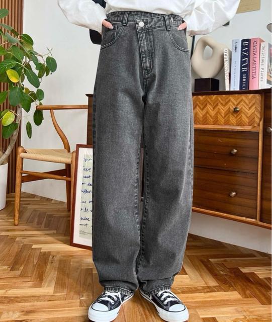 新品☆moment+(モーメントプラス)アシンメトリーストレートデニムパンツ☆ < 女性ファッション 新品☆moment+(モーメントプラス)アシンメトリーストレートデニムパンツ☆ < 女性ファッションの