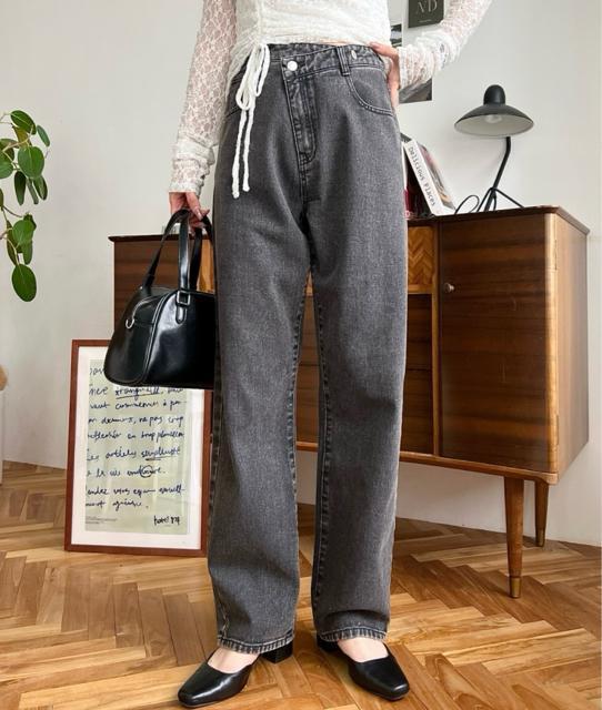 新品☆moment+(モーメントプラス)アシンメトリーストレートデニムパンツ☆ < 女性ファッション 新品☆moment+(モーメントプラス)アシンメトリーストレートデニムパンツ☆ < 女性ファッションの