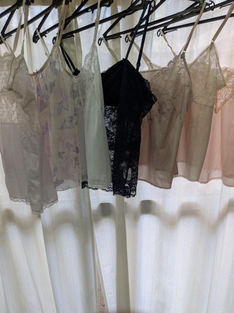 W1080  特優品特売   ブランド入りキャミソールまとめて7枚   M〜L < 女性ファッション  W1080  特優品特売   ブランド入りキャミソールまとめて7枚   M〜L  < 女性ファッションの