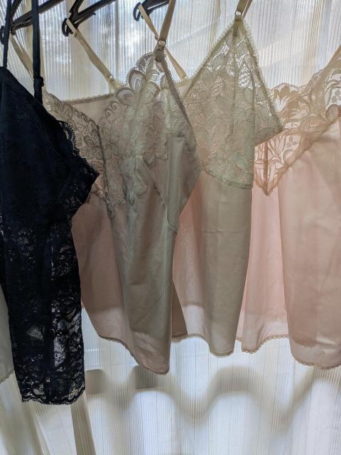 W1080  特優品特売   ブランド入りキャミソールまとめて7枚   M〜L < 女性ファッション  W1080  特優品特売   ブランド入りキャミソールまとめて7枚   M〜L < 女性ファッションの