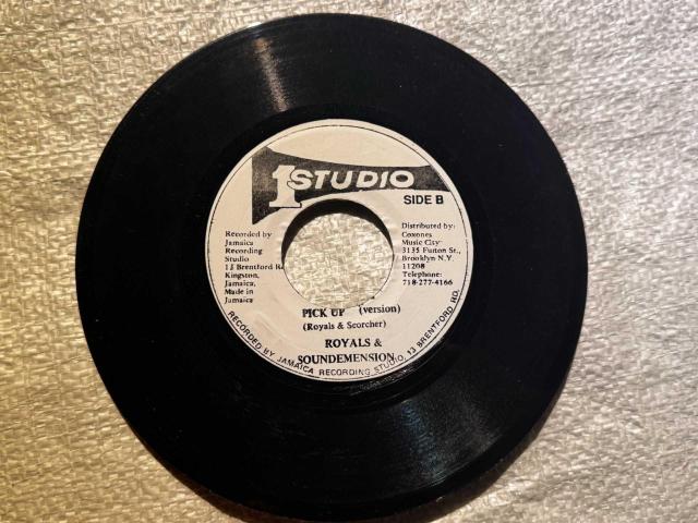 STUDIO 1 / ROYALS & SOUNDEMENSION / PICK UP THE PIECES 7�C���` ���R�[�h  �� CD/DVD/�r�f�I�� 