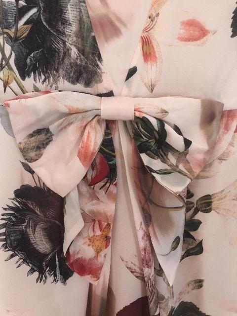 美品ted baker テッドベーカー パニエ付きワンピース < 女性ファッション 美品ted baker テッドベーカー パニエ付きワンピース < 女性ファッションの