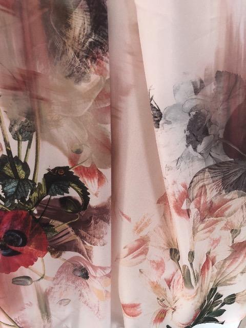 美品ted baker テッドベーカー パニエ付きワンピース < 女性ファッション 美品ted baker テッドベーカー パニエ付きワンピース < 女性ファッションの