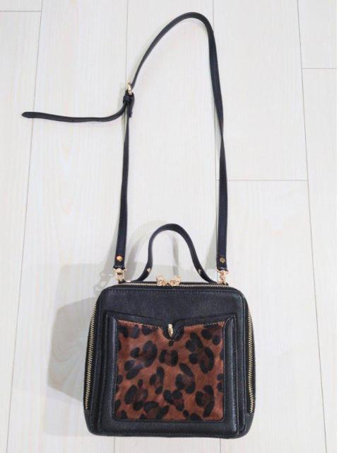 TOVレザースクエアフォルムバッグ 2way 定価16,000 < 女性ファッション  TOVレザースクエアフォルムバッグ 2way 定価16,000 < 女性ファッションの