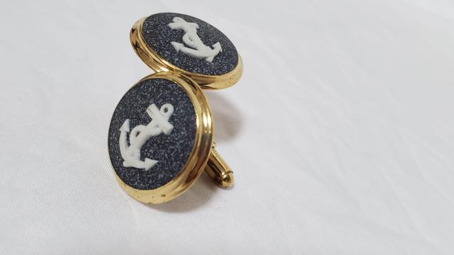 正規 ウェッジウッド ジャスパー 錠モチーフカフス 青 白 金 ラージL ラウンドカフリンクスボタン アンカー クラシックオールド < 男性ファッション  正規 ウェッジウッド ジャスパー 錠モチーフカフス 青 白 金 ラージL ラウンドカフリンクスボタン アンカー クラシックオールド < 男性ファッションの