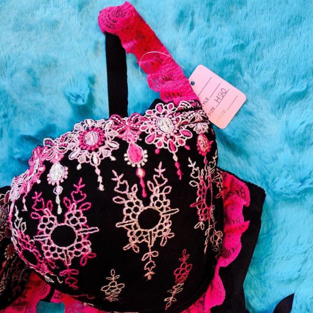 ゴージャス刺繍レースがエロ可愛ッ。。。H90×5L。。グラマラスブラジャー&ショーツセット。大きいサイズグラマー希少サイズ。。。 < 女性ファッション  ゴージャス刺繍レースがエロ可愛ッ。。。H90×5L。。グラマラスブラジャー&ショーツセット。大きいサイズグラマー希少サイズ。。。 < 女性ファッションの