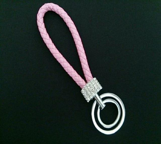 編み込みダブルリングキーホルダー(ピンク) < 女性ファッション 編み込みダブルリングキーホルダー(ピンク) < 女性ファッションの