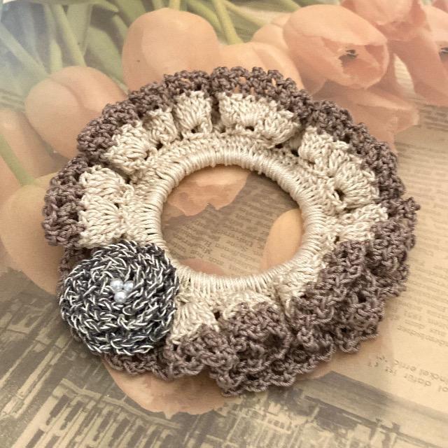 ハンドメイド♪レース編みシュシュ(お花モチーフ付) < 女性ファッション  ハンドメイド♪レース編みシュシュ(お花モチーフ付)  < 女性ファッションの