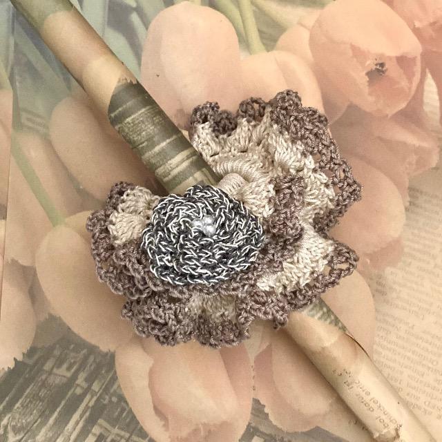 ハンドメイド♪レース編みシュシュ(お花モチーフ付) < 女性ファッション  ハンドメイド♪レース編みシュシュ(お花モチーフ付) < 女性ファッションの