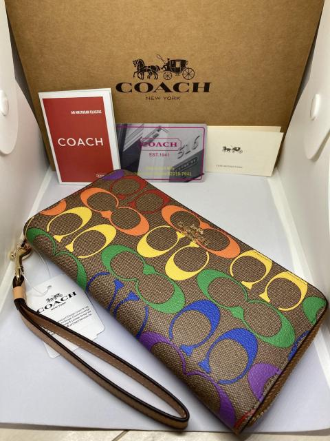 COACH@R[`@C4537@z@C{[@VOl`[@RAINBOW@SIGNATURE@AEhWbv@IMMU4