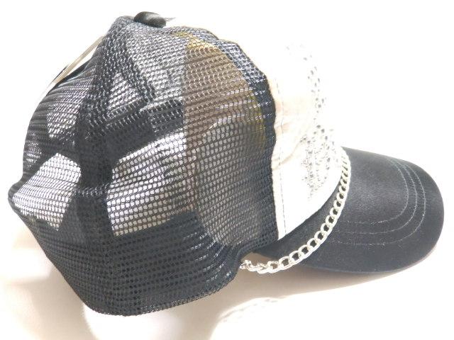 《New》チェーン付★キラキラ*ラインストーン*英字ロゴ・メッシュキャップ<ホワイトxブラック> < 女性ファッション  《New》チェーン付★キラキラ*ラインストーン*英字ロゴ・メッシュキャップ<ホワイトxブラック> < 女性ファッションの