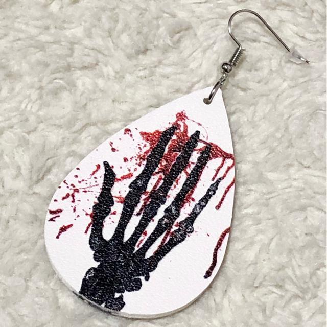 【新品】血みどろ骸骨ハンドティアドロップエコレザーピアス < 女性アクセサリー/時計 【新品】血みどろ骸骨ハンドティアドロップエコレザーピアス < 女性アクセサリー/時計の