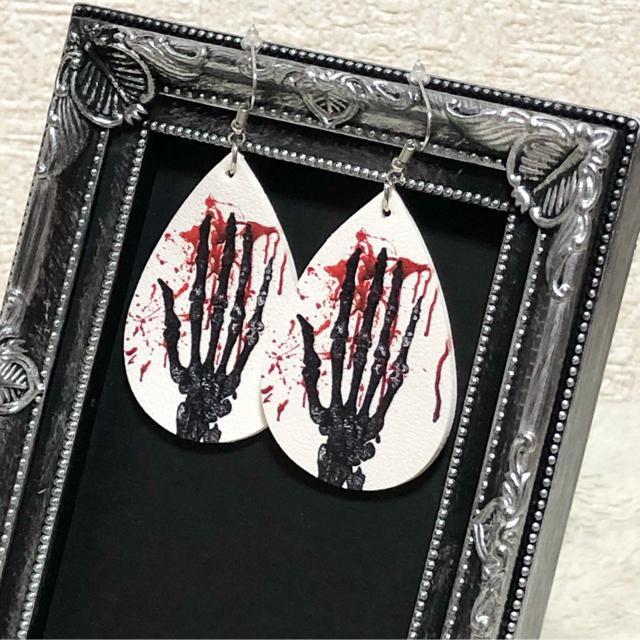 【新品】血みどろ骸骨ハンドティアドロップエコレザーピアス < 女性アクセサリー/時計 【新品】血みどろ骸骨ハンドティアドロップエコレザーピアス < 女性アクセサリー/時計の