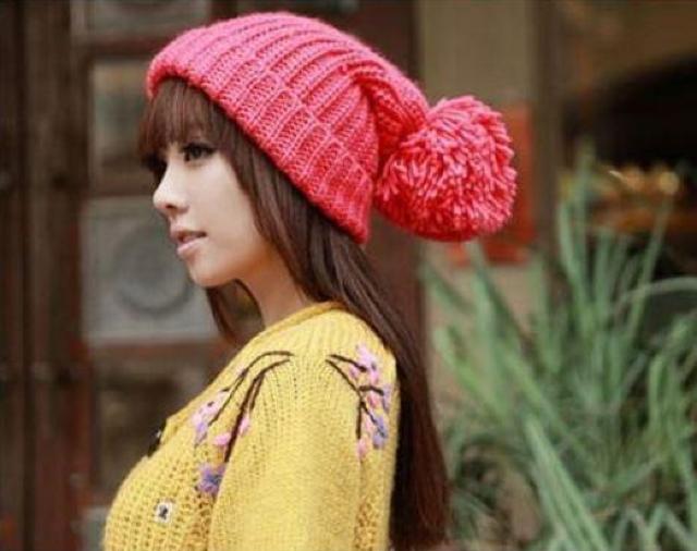 レディース ぼんぼん付き ニット帽 フリーサイズ レッド < 女性ファッション  レディース ぼんぼん付き ニット帽 フリーサイズ レッド < 女性ファッションの