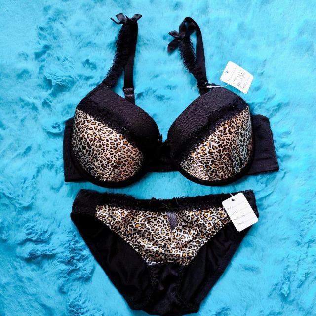 大人Sexy。。。ツルツルサテン。。ヒョウ柄ブラジャー&ショーツセット。。グラマー大きいサイズ。。豹柄。。 < 女性ファッション  大人Sexy。。。ツルツルサテン。。ヒョウ柄ブラジャー&ショーツセット。。グラマー大きいサイズ。。豹柄。。  < 女性ファッションの
