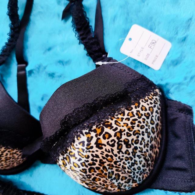 大人Sexy。。。ツルツルサテン。。ヒョウ柄ブラジャー&ショーツセット。。グラマー大きいサイズ。。豹柄。。 < 女性ファッション  大人Sexy。。。ツルツルサテン。。ヒョウ柄ブラジャー&ショーツセット。。グラマー大きいサイズ。。豹柄。。 < 女性ファッションの