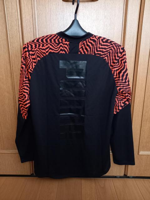 PUMA、ドライ長袖Tシャツ(黒、M) < 男性ファッション  PUMA、ドライ長袖Tシャツ(黒、M) < 男性ファッションの