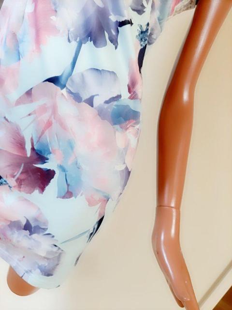 美品★ホワイトレース×ブルー花柄★パールストーンワンピース < 女性ファッション  美品★ホワイトレース×ブルー花柄★パールストーンワンピース < 女性ファッションの