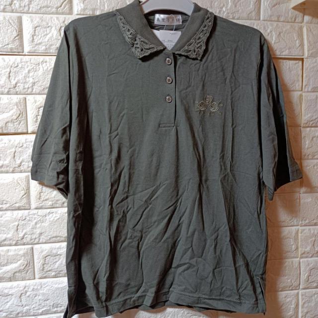 真里子の詩★新品★襟レース付ポロシャツ/カーキ < 女性ファッション  真里子の詩★新品★襟レース付ポロシャツ/カーキ  < 女性ファッションの