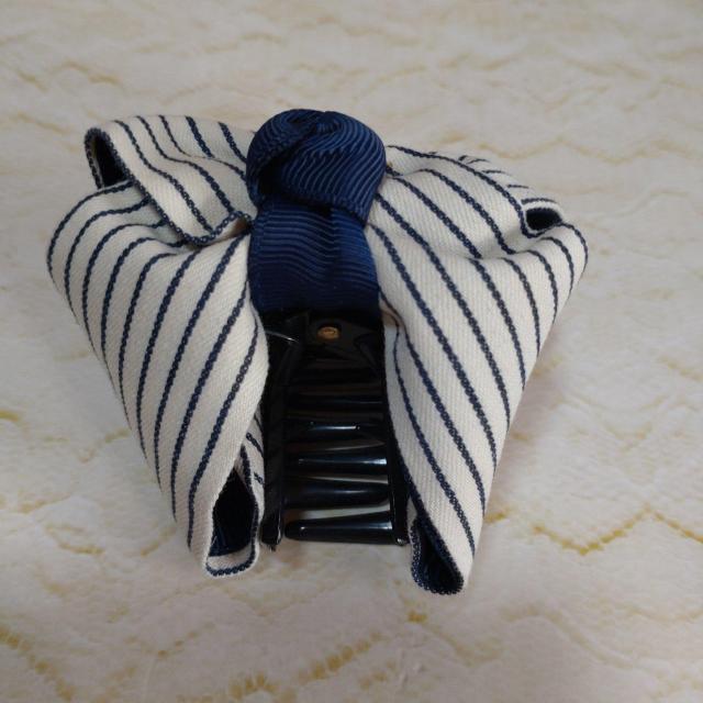 ネイビーストライプリボンヘアクリップ < 女性アクセサリー/時計  ネイビーストライプリボンヘアクリップ  < 女性アクセサリー/時計の