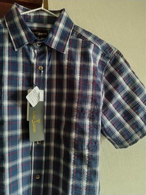 Mサイズ!高貴紳士的!ブランド品!CLAUDIO VALENTINO!爽やかな着心地!サッカー素材!半袖シャツ!新品!No.2 < 男性ファッション  Mサイズ!高貴紳士的!ブランド品!CLAUDIO VALENTINO!爽やかな着心地!サッカー素材!半袖シャツ!新品!No.2  < 男性ファッションの