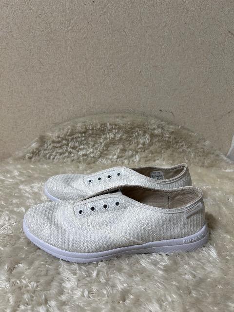 ViReebokЂȂyʃXj[J[25.5p