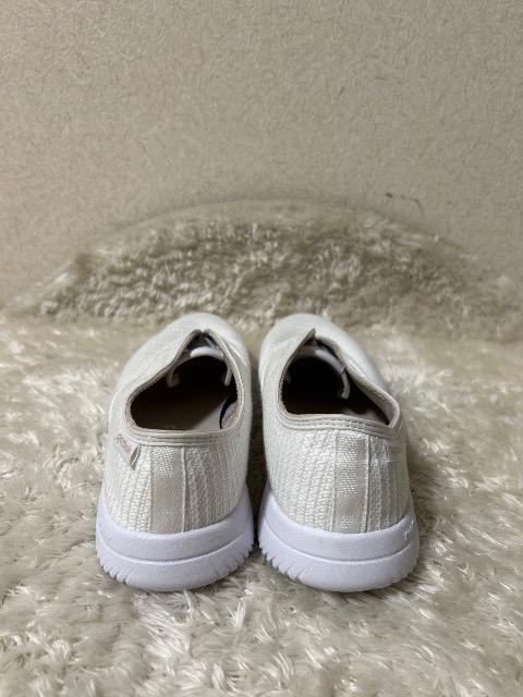 ViReebokЂȂyʃXj[J[25.5p