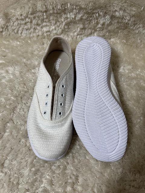 ViReebokЂȂyʃXj[J[25.5p