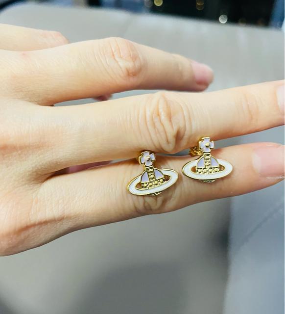 新品 Vivienne Westwoodヴィヴィアンピアス オーブピアス < 女性アクセサリー/時計 新品 Vivienne Westwoodヴィヴィアンピアス オーブピアス < 女性アクセサリー/時計の